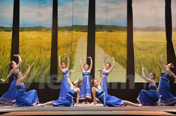 Rộn ràng "Tết làng tôi" của cộng đồng người Việt Nam tại Pháp