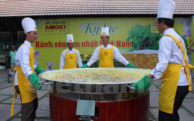 Trình làng chiếc bánh xèo xác lập kỷ lục lớn nhất Việt Nam