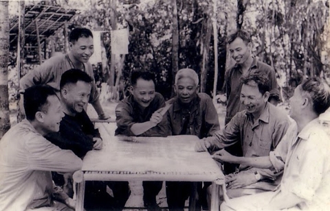 S&aacute;ng tạo trong kế s&aacute;ch b&aacute;m d&acirc;n, b&aacute;m đất