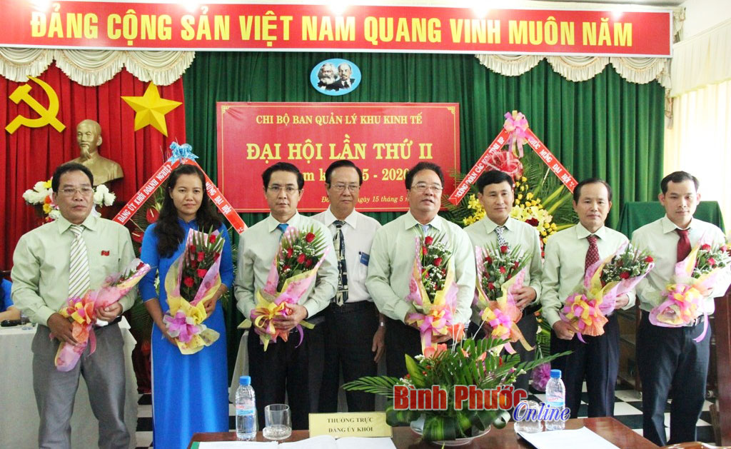 Chi bộ Ban Quản l&yacute; khu kinh tế: Phấn đấu kết nạp 25-30 đảng vi&ecirc;n l&agrave;m việc tại c&aacute;c doanh nghiệp