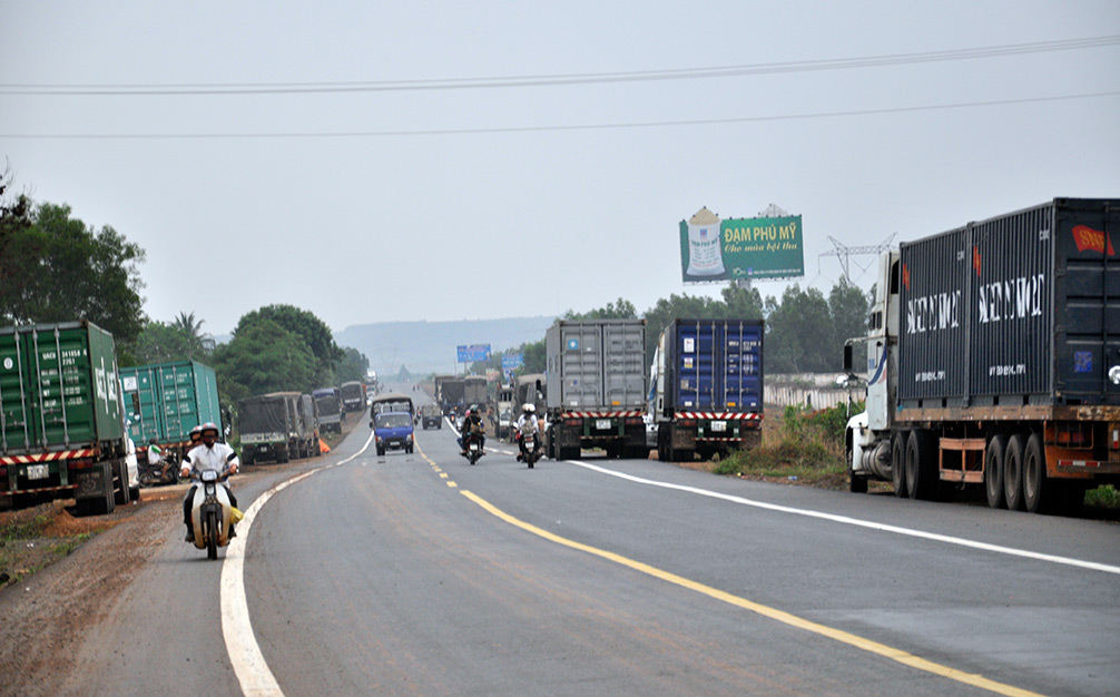 Sửa đổi chỉ tiêu cấp lại, đổi giấy đăng ký ô tô, xe máy