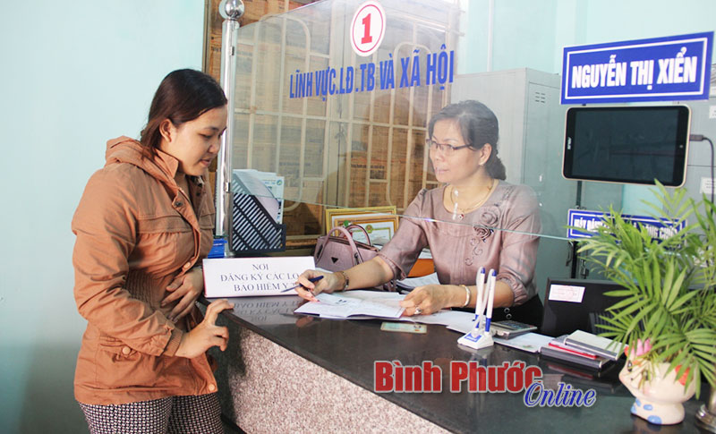 Mua bảo hiểm y tế theo hộ còn nhiều bất cập