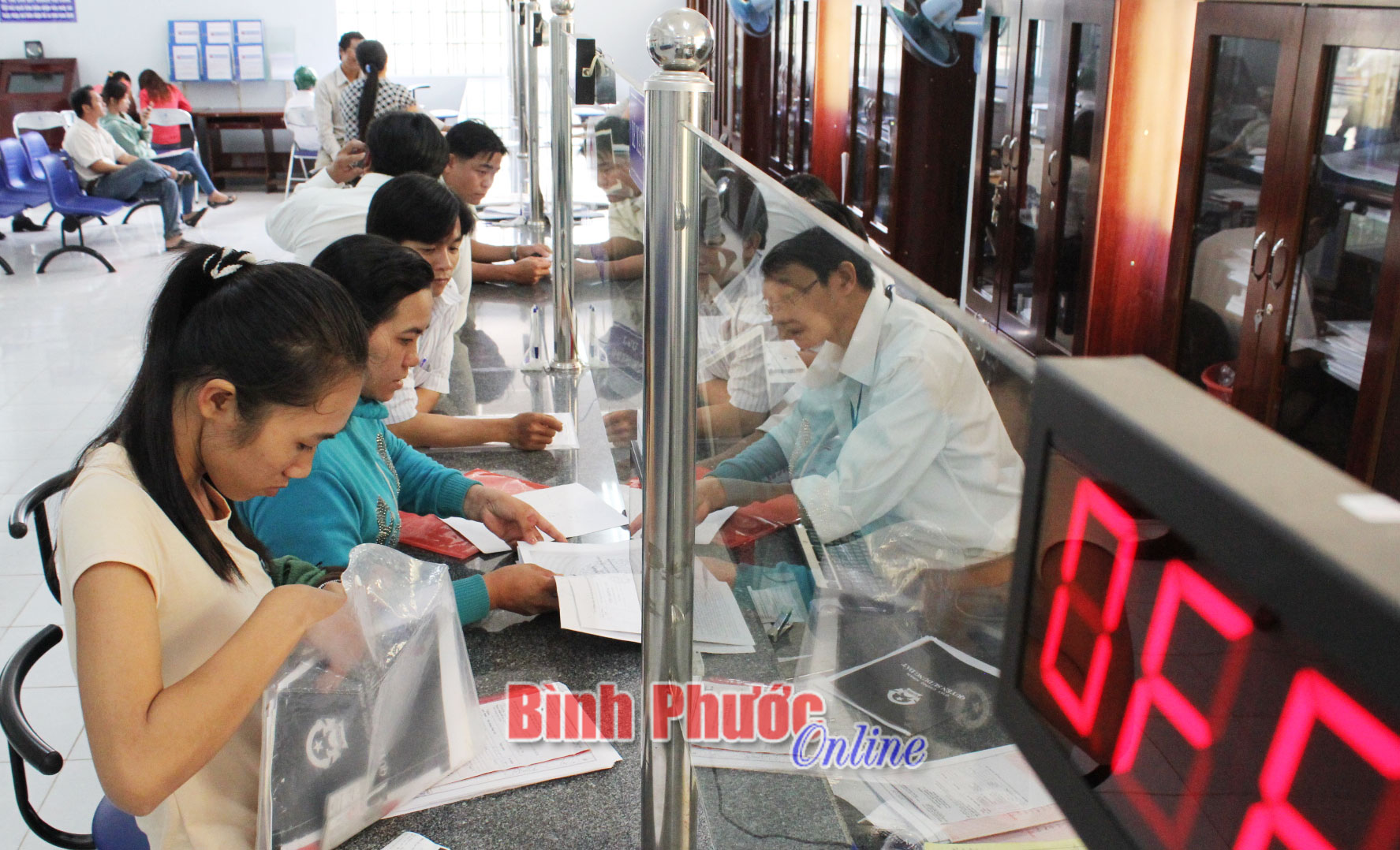 Bất cập về thủ tục đăng k&yacute;, cấp giấy chứng nhận QSDĐ