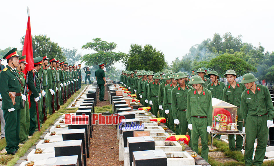 Kỷ niệm kh&oacute; qu&ecirc;n trong h&agrave;nh tr&igrave;nh t&igrave;m đồng đội tr&ecirc;n đất bạn