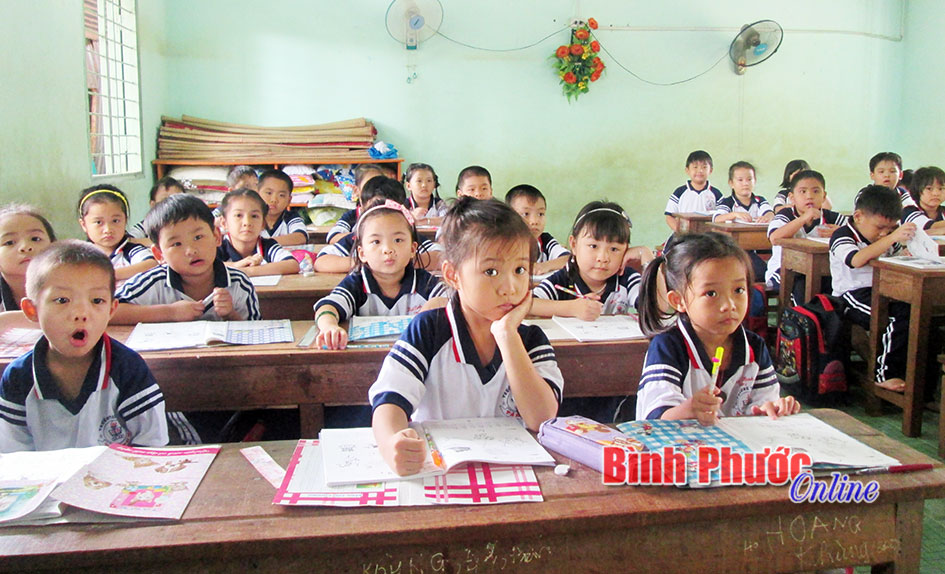 Sau 1 năm bỏ chấm điểm học sinh tiểu học: Gánh nặng cho giáo viên, phụ huynh nhiều lo lắng