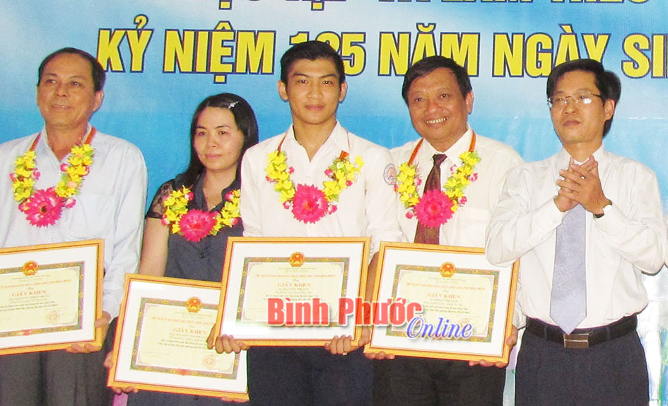 Trương Phi Long: Học sinh điển hình học và làm theo Bác