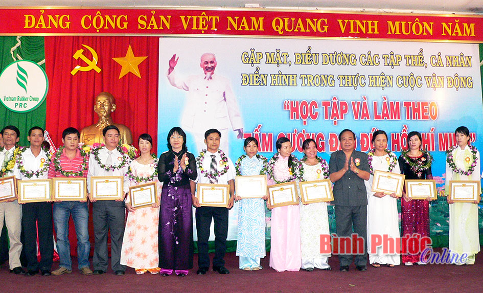 Tinh thần xung kích của tuổi trẻ cao su Phú Riềng