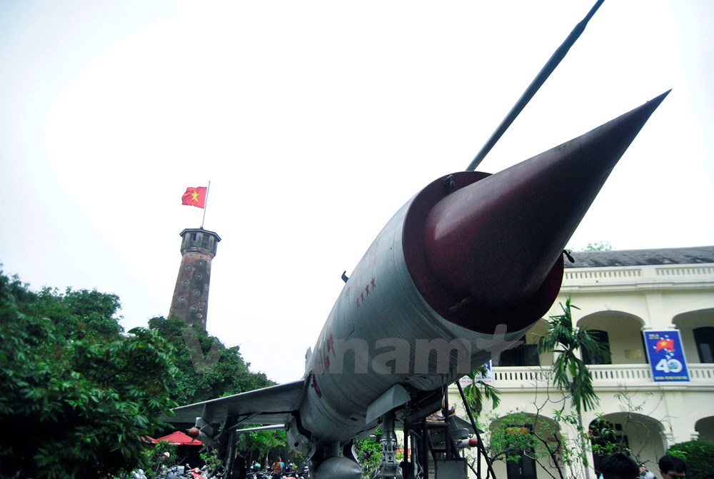 Cận cảnh xe tăng 843 và tiêm kích 4324 - Hai bảo vật quốc gia