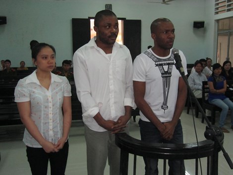 Tin bạn trai T&acirc;y, mất h&agrave;ng chục triệu đồng