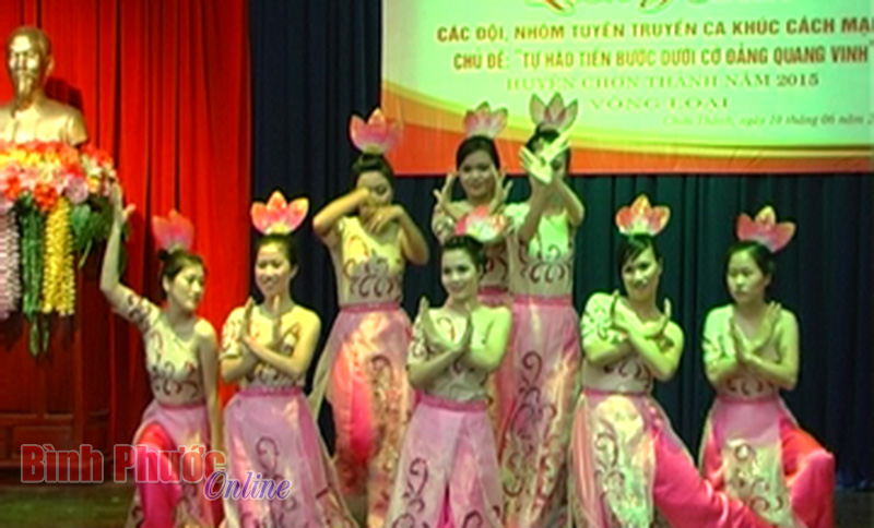 Chơn Th&agrave;nh khai mạc Li&ecirc;n hoan c&aacute;c đội, nh&oacute;m tuy&ecirc;n truyền ca kh&uacute;c c&aacute;ch mạng