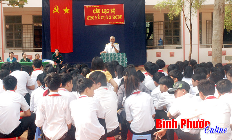 CLB &Ocirc;ng kể ch&aacute;u nghe: K&ecirc;nh gi&aacute;o dục truyền thống y&ecirc;u nước hiệu quả