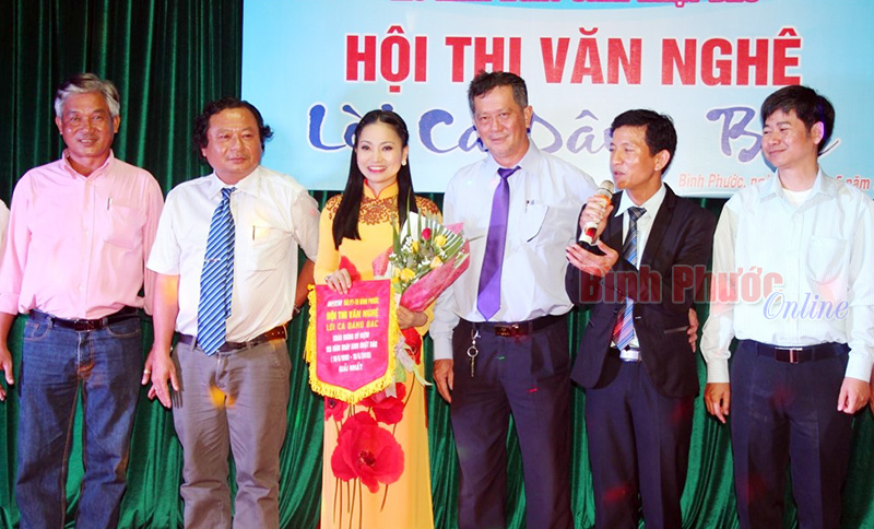 Phát thanh viên Trần Thị Minh Nhật đoạt nhất hội thi văn nghệ Lời ca dâng Bác
