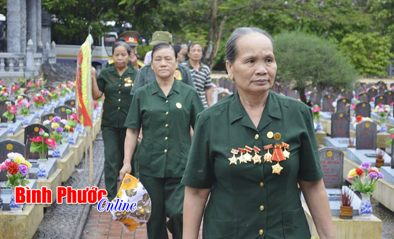 Cựu thanh ni&ecirc;n xung phong t&iacute;ch cực l&agrave;m theo B&aacute;c