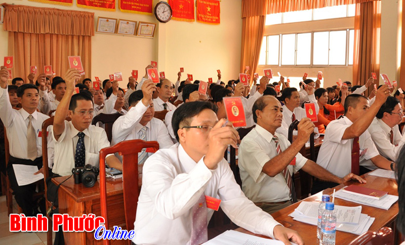 N&acirc;ng cao hiệu quả học tập, qu&aacute;n triệt nghị quyết của Đảng