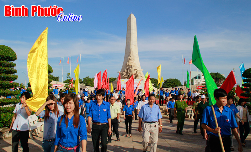 Dấu ấn lịch sử của tượng đ&agrave;i chiến thắng Đồng Xo&agrave;i