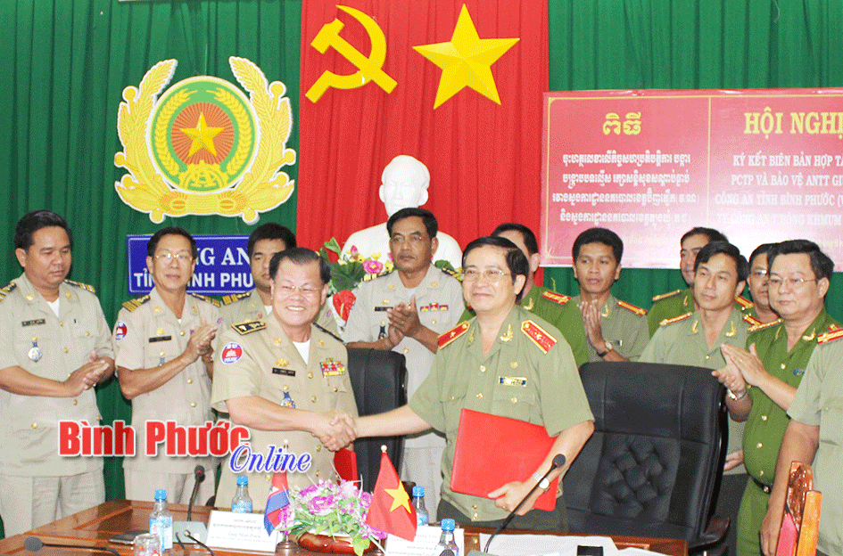 C&ocirc;ng an B&igrave;nh Phước v&agrave; Ty c&ocirc;ng an T&rsquo;B&ocirc;ng Khmum phối hợp ph&ograve;ng chống tội phạm 