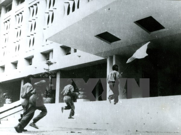 X&acirc;y bia tưởng niệm chiến sỹ Biệt động S&agrave;i G&ograve;n ở Dinh Độc Lập