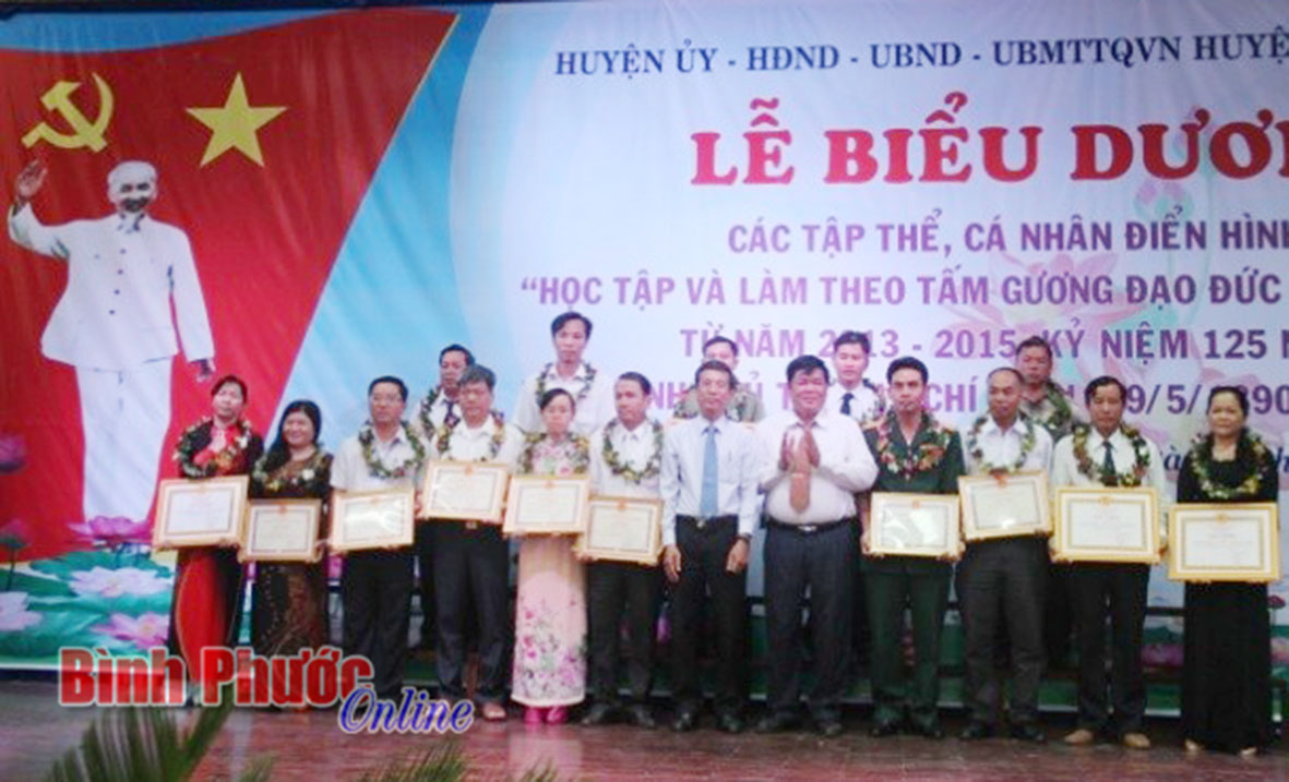 Chơn Th&agrave;nh t&iacute;ch cực học v&agrave; l&agrave;m theo B&aacute;c