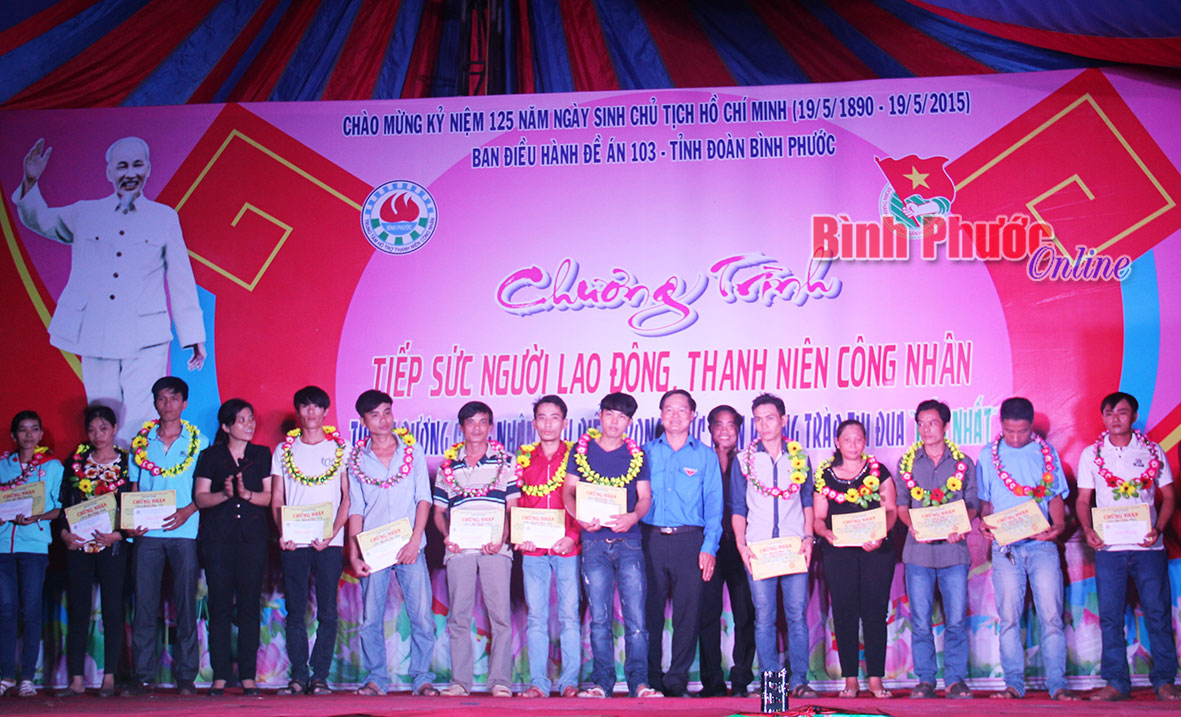 Thanh niên công nhân thi tìm hiểu về cuộc đời và sự nghiệp của Bác Hồ