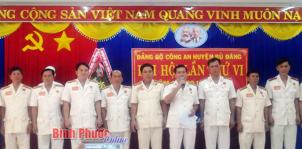 B&ugrave; Đăng r&uacute;t kinh nghiệm tổ chức đại hội điểm