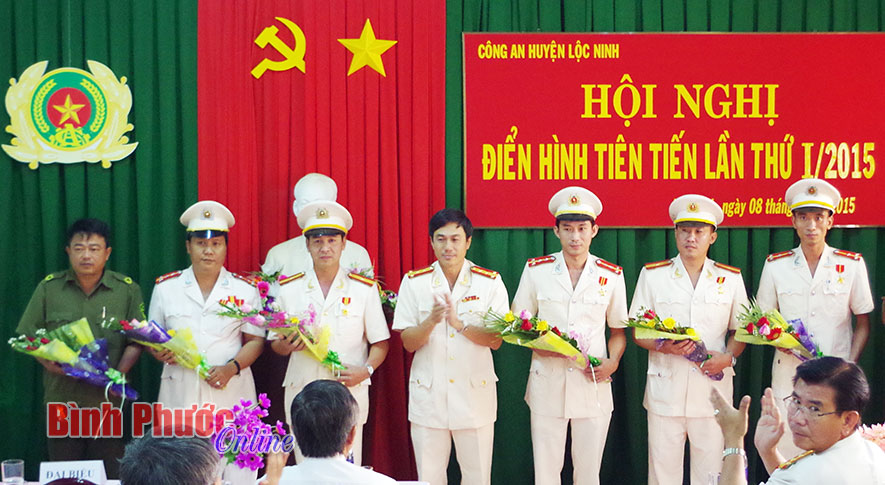 C&ocirc;ng an huyện Lộc Ninh vinh danh 14 tập thể, c&aacute; nh&acirc;n điển h&igrave;nh ti&ecirc;n tiến