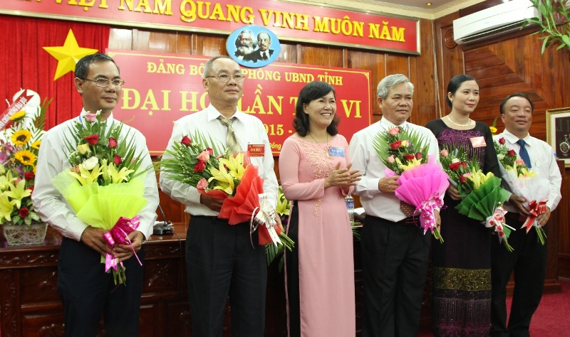 Đảng bộ Văn ph&ograve;ng UBND tỉnh: Phấn đấu kết nạp 10 đảng vi&ecirc;n trở l&ecirc;n trong nhiệm kỳ 2015-2020