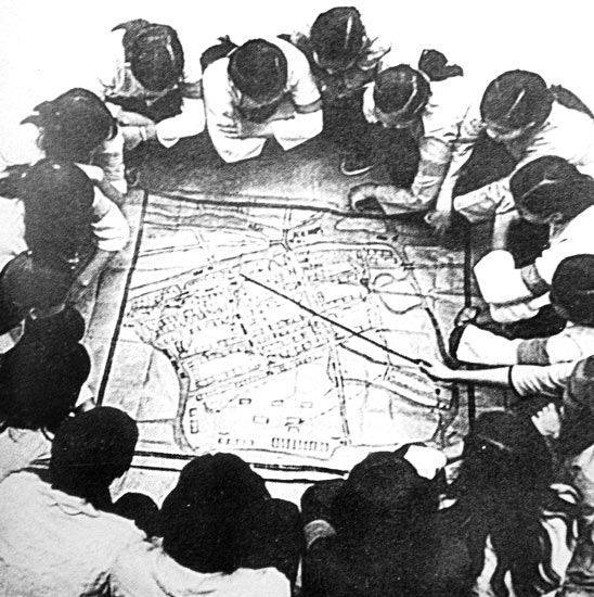 Ng&agrave;y 6-4-1975, đ&acirc;̉y mạnh t&ocirc;̉ng c&ocirc;ng k&iacute;ch, t&ocirc;̉ng khởi nghĩa giải ph&oacute;ng th&agrave;nh thị