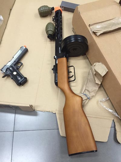 Ph&aacute;t hiện vụ vận chuyển s&uacute;ng qua đường h&agrave;ng kh&ocirc;ng