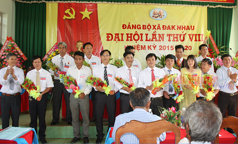 Kết quả, hạn chế v&agrave; kinh nghiệm r&uacute;t ra từ đại hội đảng cấp cơ sở