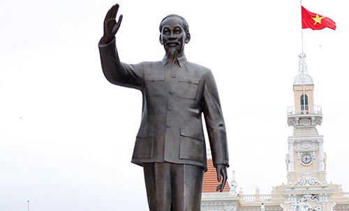 Kh&aacute;nh th&agrave;nh tượng đ&agrave;i B&aacute;c Hồ tại th&agrave;nh phố Hồ Ch&iacute; Minh