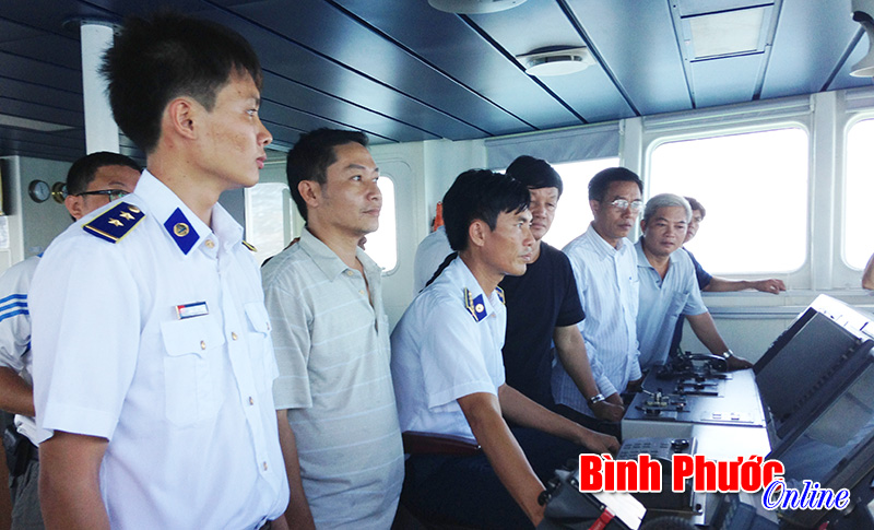 Lắc lư cùng tàu cảnh sát biển 9001