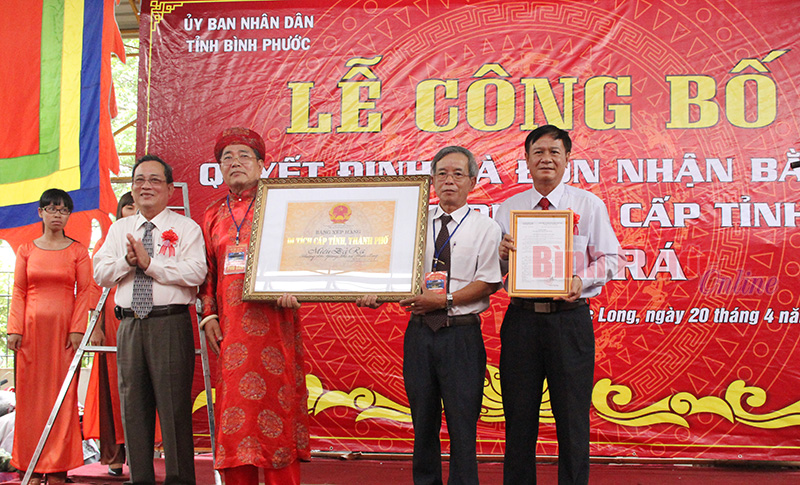 Lễ c&ocirc;ng bố quyết định v&agrave; đ&oacute;n nhận Bằng xếp hạng di t&iacute;ch cấp tỉnh miếu B&agrave; R&aacute;