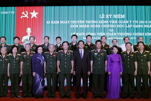 Thủ tướng: Phải l&agrave;m tốt nhiệm vụ kh&aacute;m chữa bệnh cho chiến sỹ, cho nh&acirc;n d&acirc;n