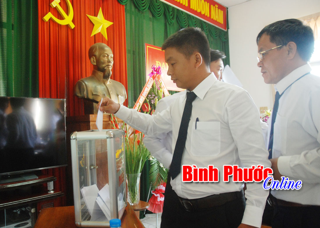 Đại hội chi bộ Chi nh&aacute;nh Xăng dầu B&igrave;nh Phước