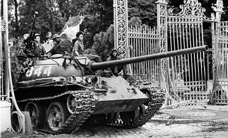 Mốc son ch&oacute;i lọi trong lịch sử dựng nước v&agrave; giữ nước