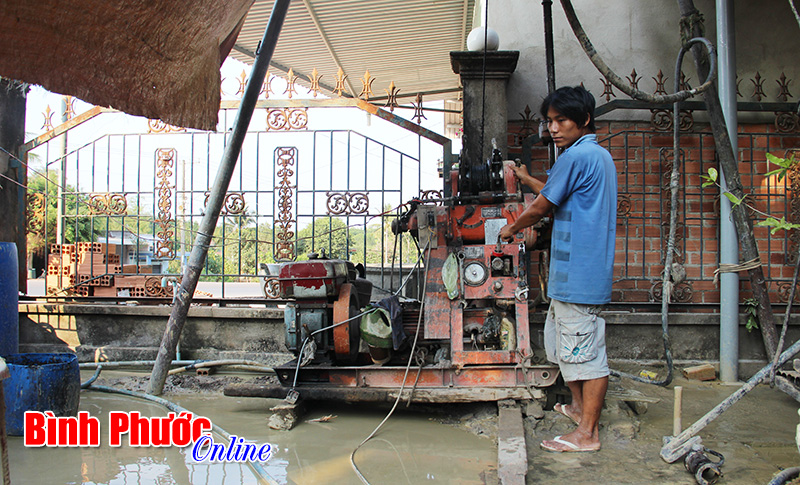 Nắng hạn - nghề khoan giếng vào mùa