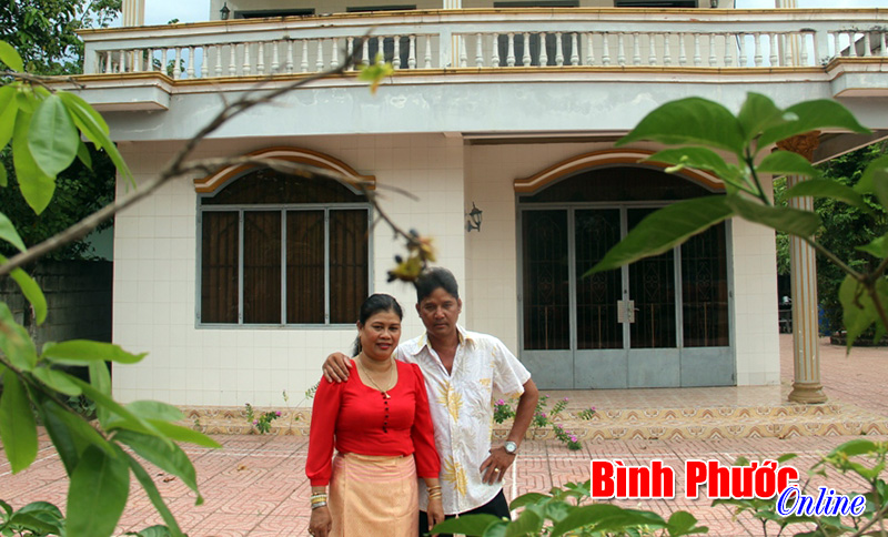 Những điển h&igrave;nh người Khơme vượt kh&oacute; ở Nha B&iacute;ch