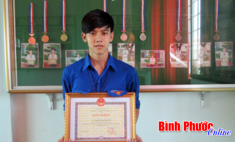 Phạm Phi Long, giải nhất cuộc thi Olympic Tiếng Anh lớp 12 qua mạng cấp tỉnh