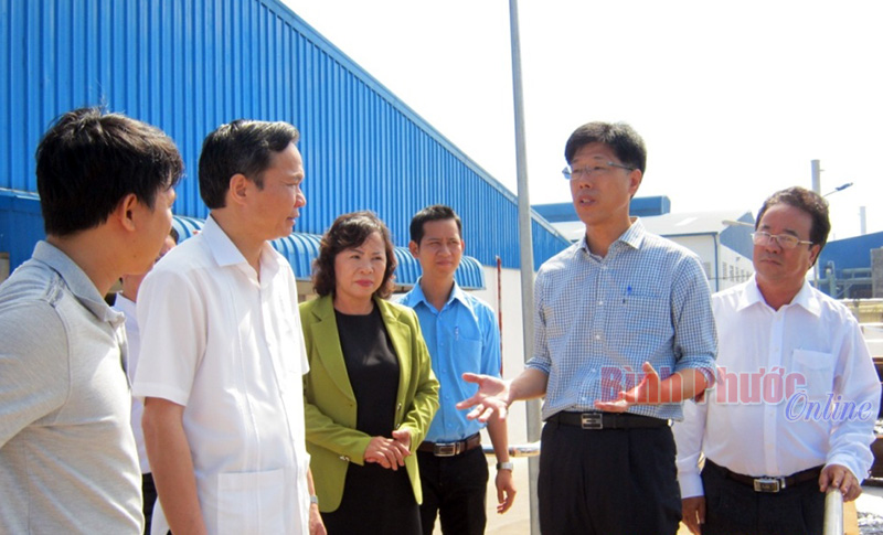 Ph&oacute; b&iacute; thư Tỉnh ủy L&ecirc; Văn Ch&acirc;u khảo s&aacute;t t&igrave;nh h&igrave;nh triển khai dự &aacute;n nh&agrave; ở x&atilde; hội