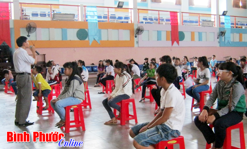 Sôi nổi lớp huấn luyện kỹ năng sống khóa 1/2015