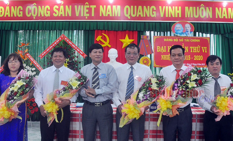 Gi&aacute;m đốc Nguy&ecirc;̃n Anh Hoàng được bầu l&agrave;m B&iacute; thư Đảng ủy Sở Tài chính, nhi&ecirc;̣m kỳ 2015-2020