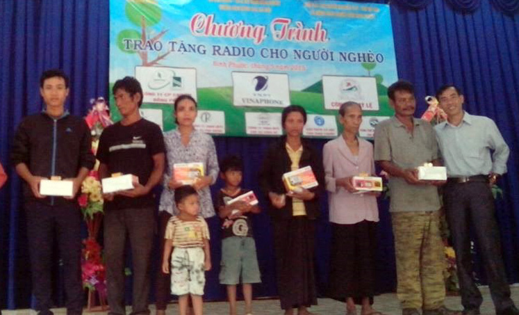 1.285 radio cấp phát hộ nghèo, đồng bào dân tộc thiểu số