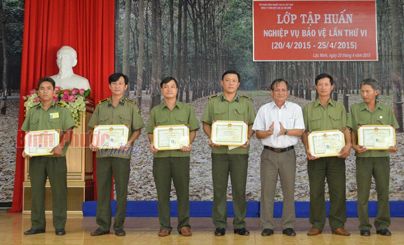 C&ocirc;ng ty TNHH MTV Cao su Lộc Ninh tập huấn nghiệp vụ bảo vệ cho 190 nh&acirc;n vi&ecirc;n