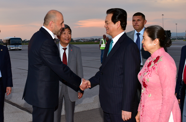 Thủ tướng Nguyễn Tấn Dũng bắt đầu chuyến thăm ch&iacute;nh thức Bulgaria