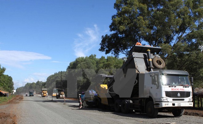 Dự &aacute;n đường Hồ Ch&iacute; Minh qua T&acirc;y Nguy&ecirc;n đạt tr&ecirc;n 80% khối lượng