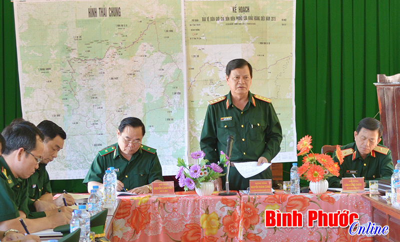 Thứ trưởng Bộ Quốc ph&ograve;ng Nguyễn Th&agrave;nh Cung l&agrave;m việc với Bộ đội Bi&ecirc;n ph&ograve;ng B&igrave;nh Phước