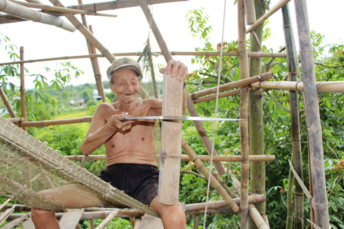 Lão nông 92 tuổi làm nhà 9 tầng trên cây