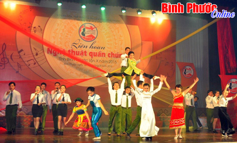 Huyện B&ugrave; Gia Mập nhất to&agrave;n đo&agrave;n li&ecirc;n hoan nghệ thuật quần ch&uacute;ng