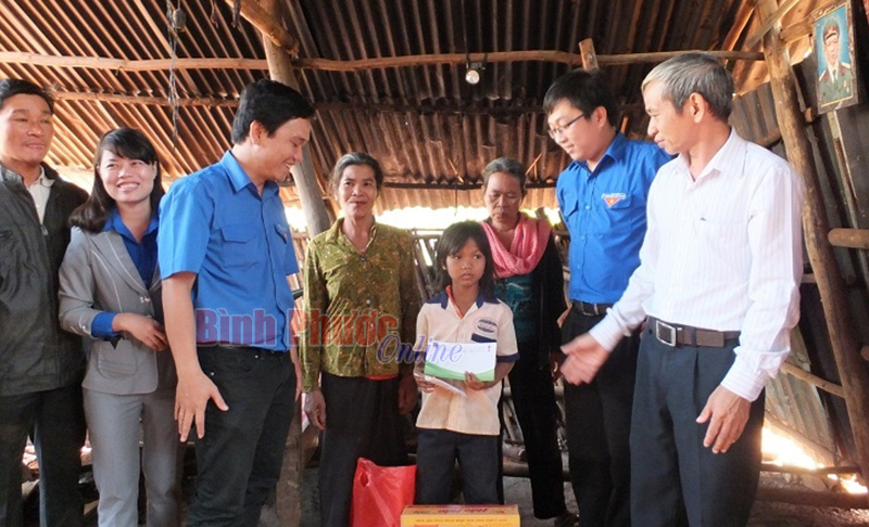 Trường tiểu học Thuận Lợi B: Kiên trì “đi từng ngõ, gõ cửa từng nhà”
