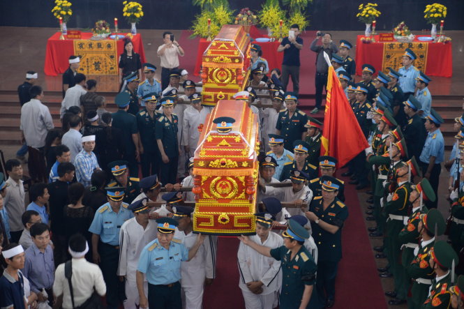 Lễ truy điệu hai phi c&ocirc;ng hi sinh khi huấn luyện bay tr&ecirc;n biển